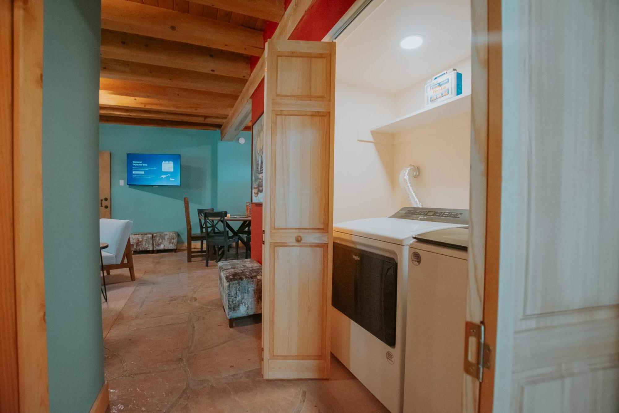 3 King Beds Hot Tub Arcades 5 Baths Holiday home