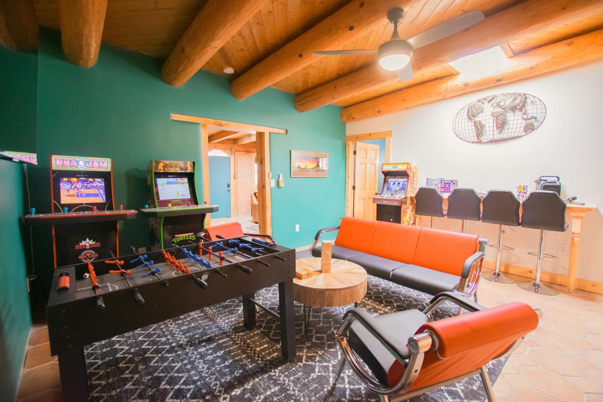 3 King Beds Hot Tub Arcades 5 Baths