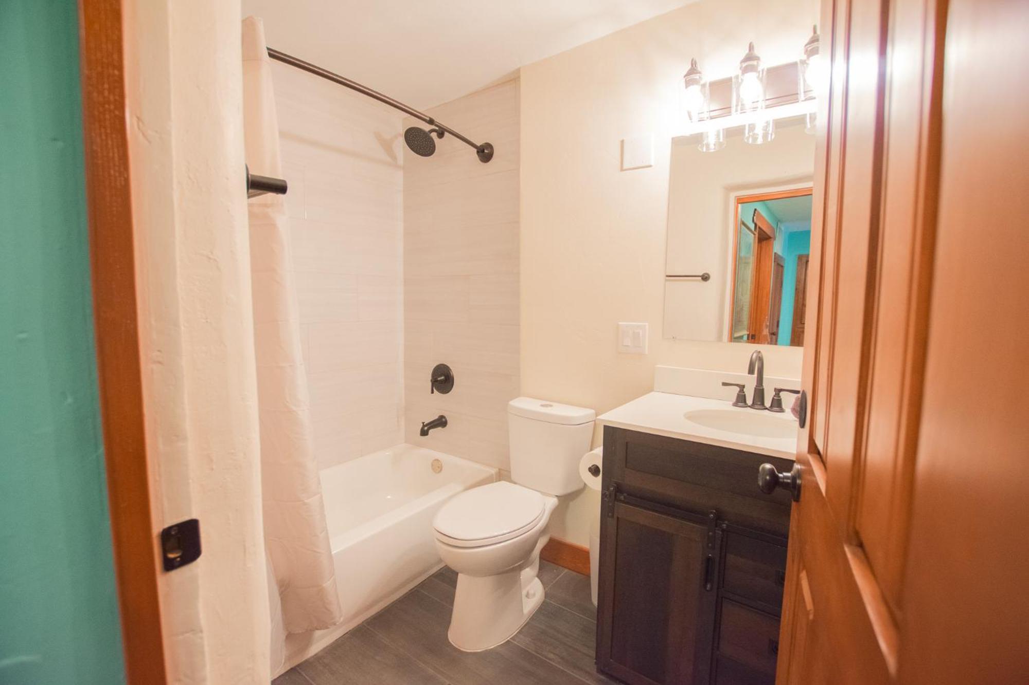 3 King Beds Hot Tub Arcades 5 Baths Holiday home